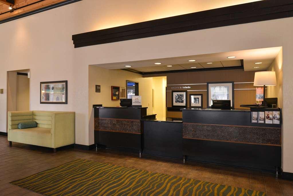 Comfort Inn & Suites Toledo Exterior photo