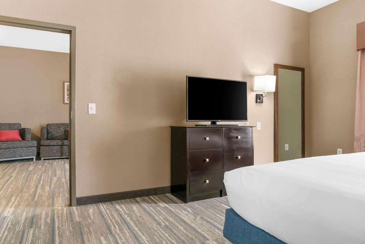 Comfort Inn & Suites Toledo Exterior photo