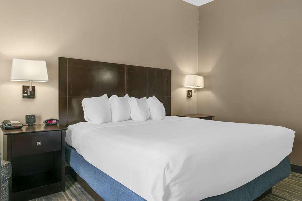 Comfort Inn & Suites Toledo Room photo