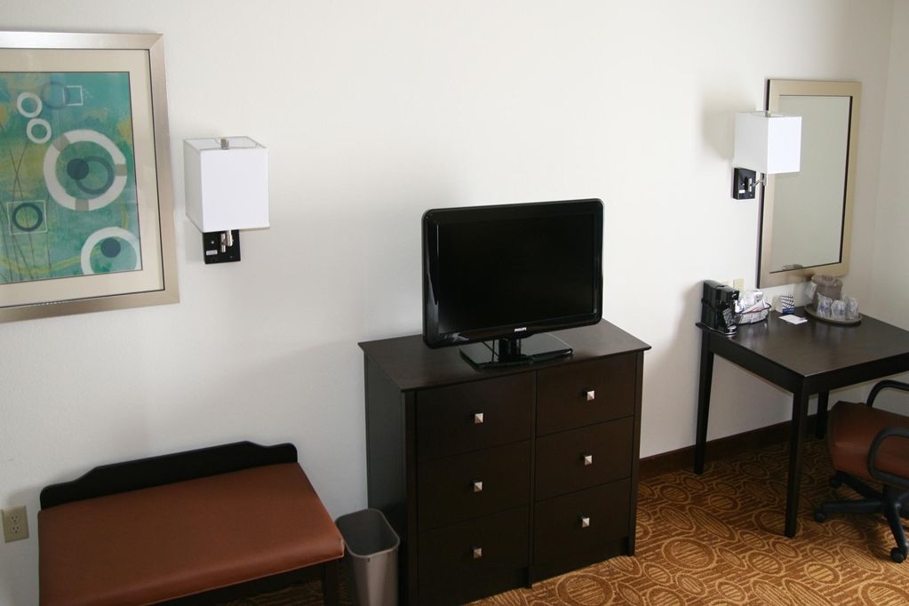 Comfort Inn & Suites Toledo Room photo