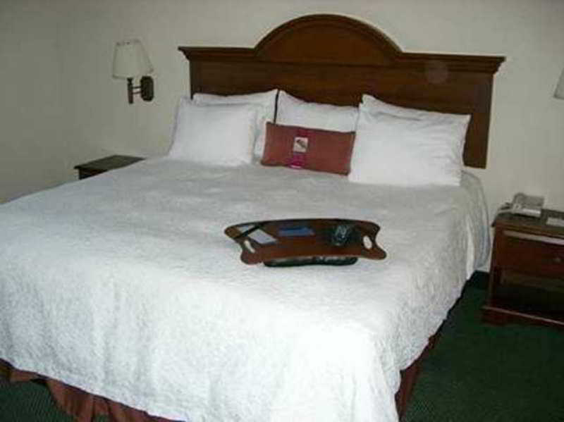 Comfort Inn & Suites Toledo Room photo