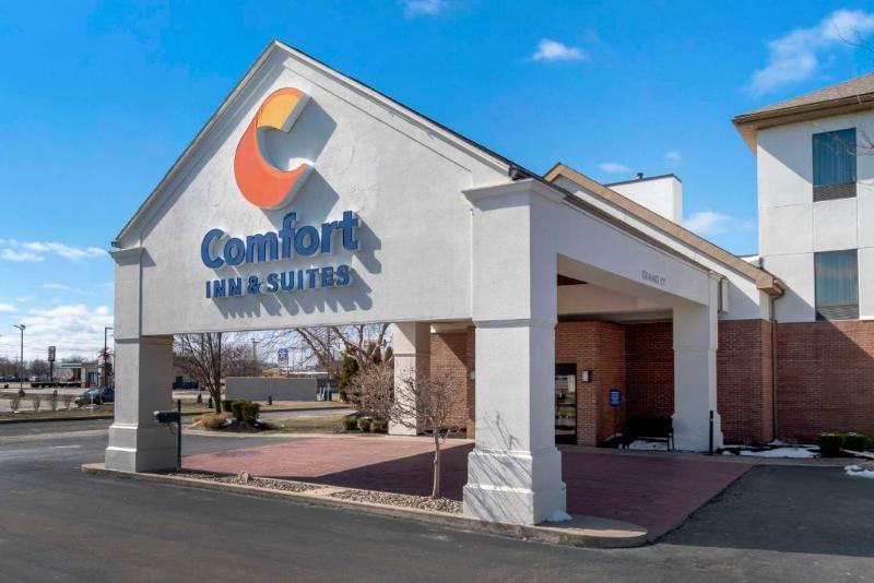Comfort Inn & Suites Toledo Exterior photo